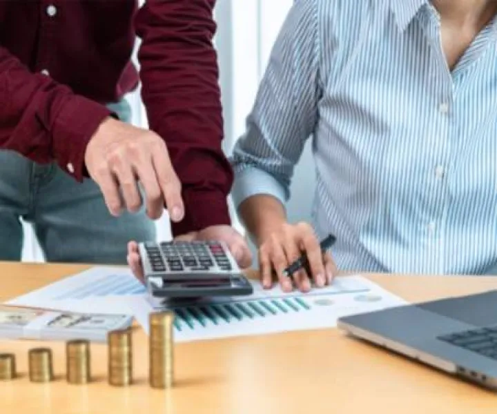 六月期货合约可以五月卖出吗(期货五月合约交易到什么时间)_https://www.hougads.com_恒指直播室_第1张