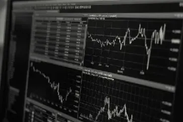 股票先跌还是期货先跌(期货先卖后买是什么意思)_https://www.hougads.com_恒指直播室_第1张