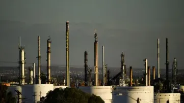 每桶原油多少美元(原油多少美元一吨)_https://www.hougads.com_恒指学院_第1张