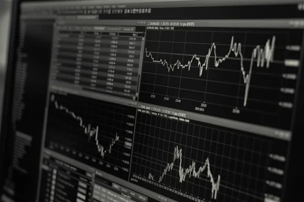 期权最低交易资金(期权交易最低手续费)_https://www.hougads.com_恒指期货_第1张